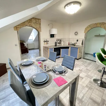 Casa Antic Grosse Moderne 45Qm Wohnung Im Zentrum Am Bahnhof Kostenloses Wlan Saalfeld Saale Buitenkant foto